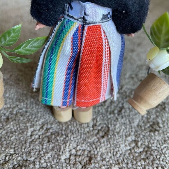 Vintage Dutch Doll in Traditional Costume - Picture 4 of 9